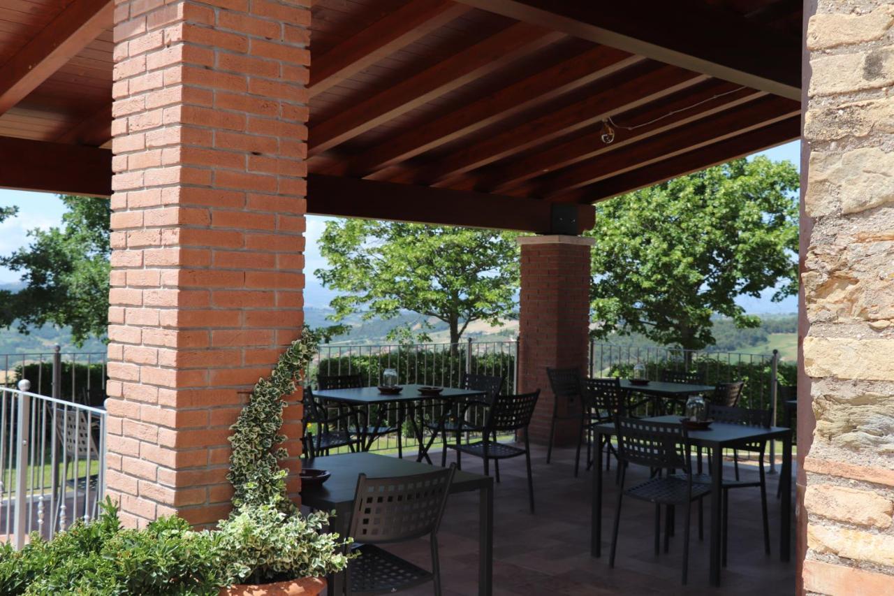 La Corte Dei Banchetti Gualdo Cattaneo Exterior photo